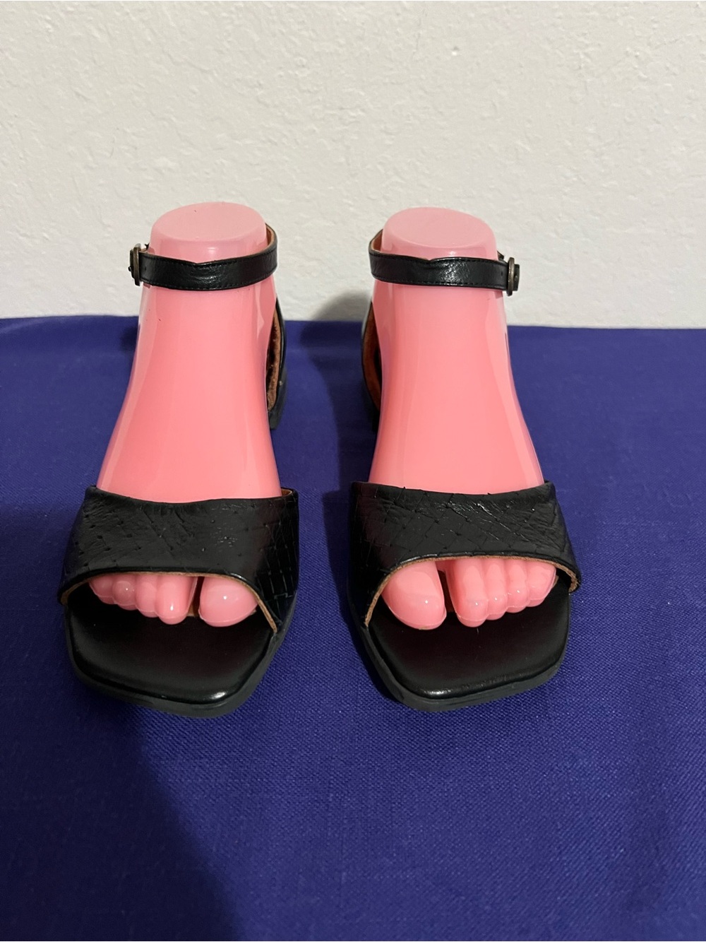 Bueno Black Leather Women’s Open-Toe Ankle Strap Sandals